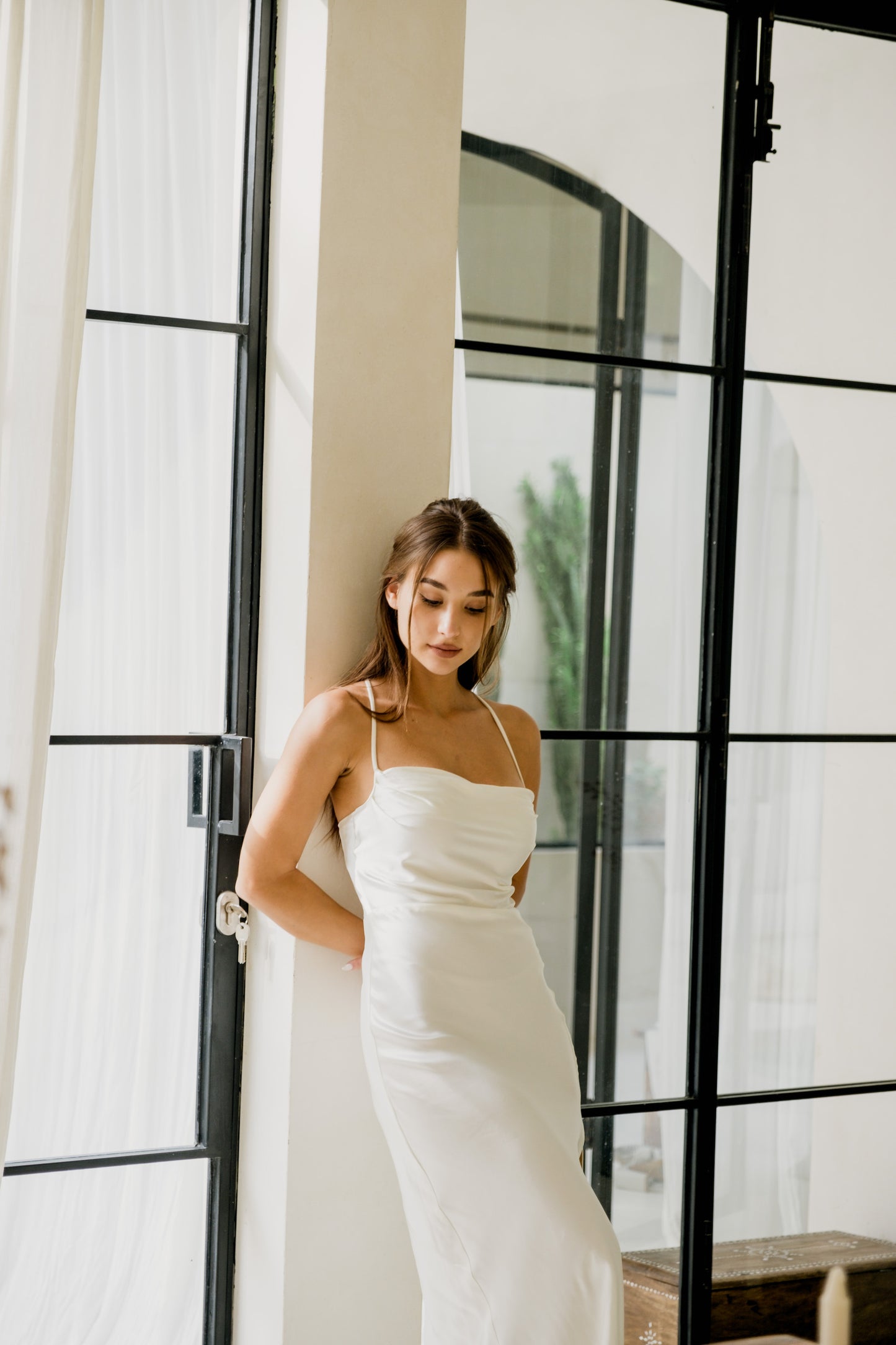 Jenne Satin Slit Midi (Pearl)